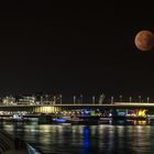 Superblutmond über Köln