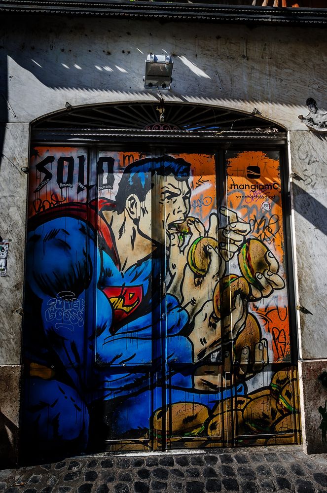 Superman zum Burgeressen in Rom
