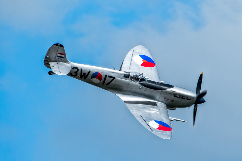 Supermarine 361 Spitfire LF9B