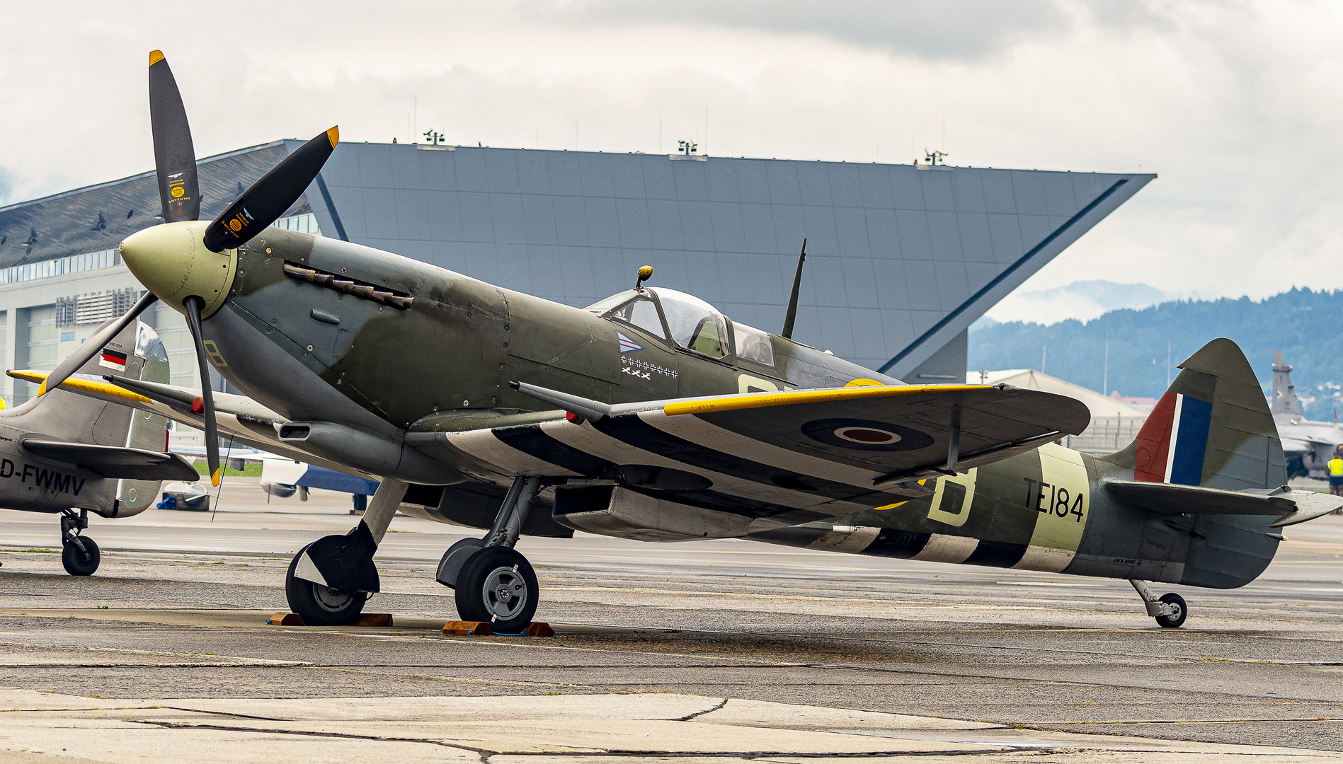 Supermarine Spitfire LF MK XVI - Airpower19