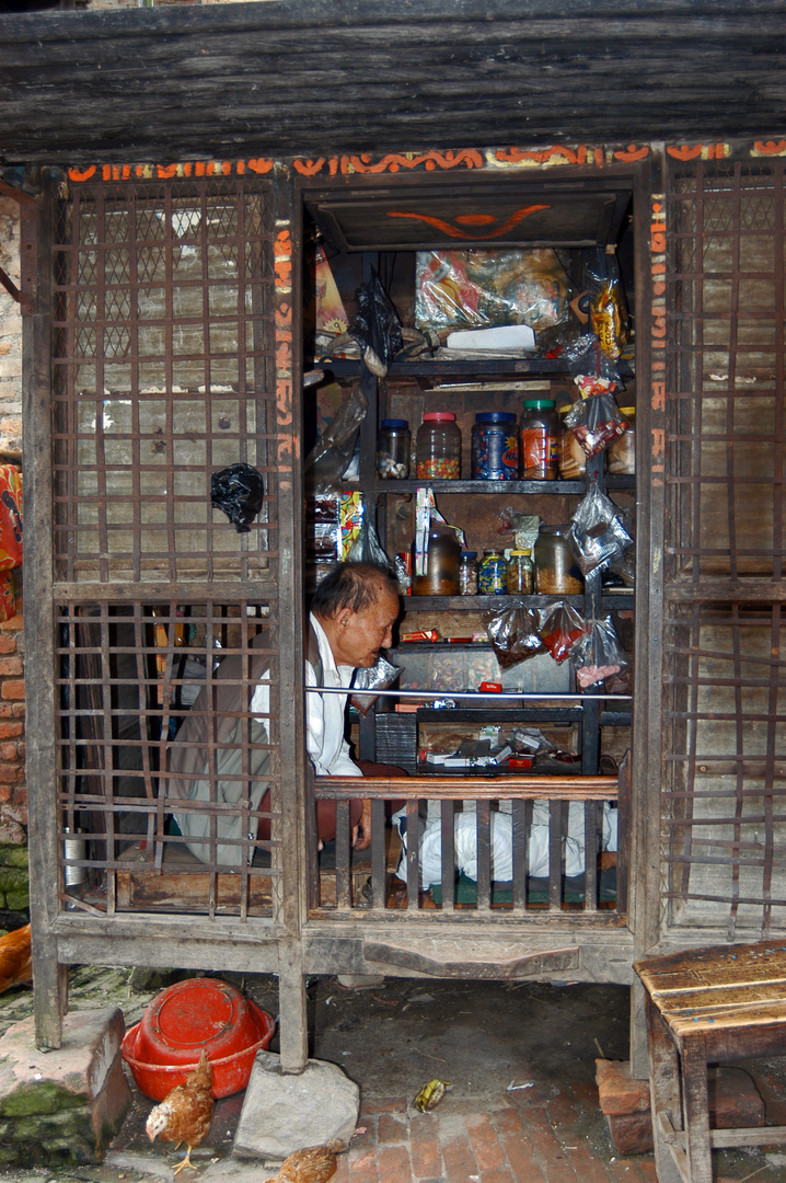 "Supermarkt" in den Gassen von Kathmandu