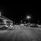 Supermarkt Parkplatz bei Nacht