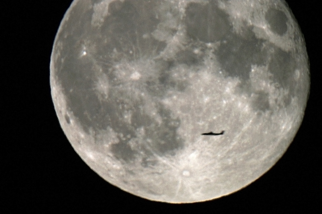 Supermond mit Flugzeug - 16.10.2016