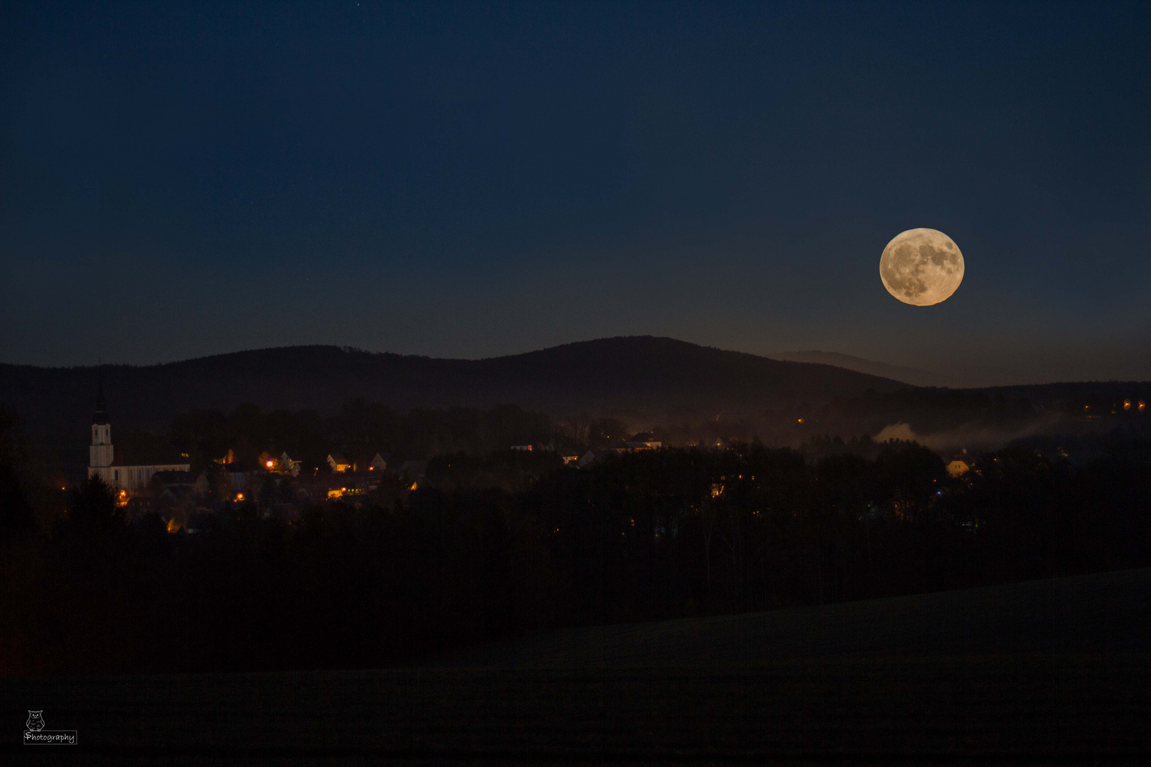 Supermond über dem Cunewalder Tal