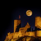 Supermond über der Burg Münzenberg