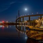 Supermond über der Köhlbrandbrücke