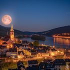 Supermond über Lorch am Rhein