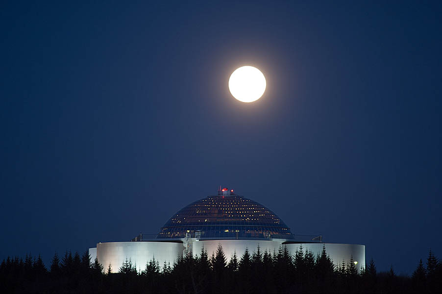 Supermond über Reykjavik