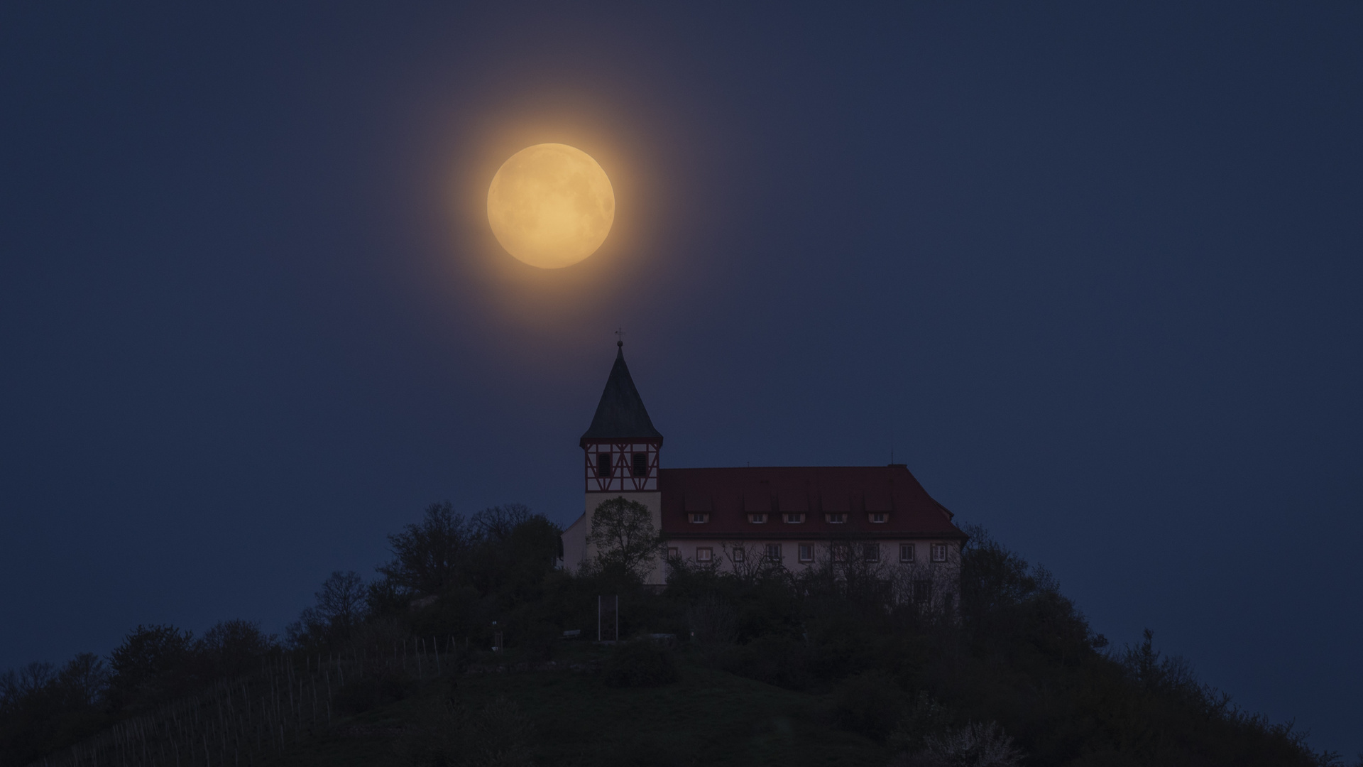 Supermond und Michaeliskirche