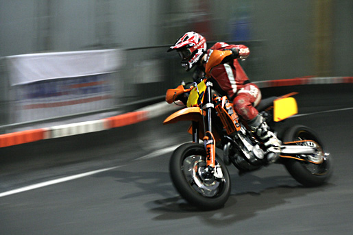 Supermotard in Go-Kart Halle