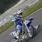 Supermoto in Schräglage