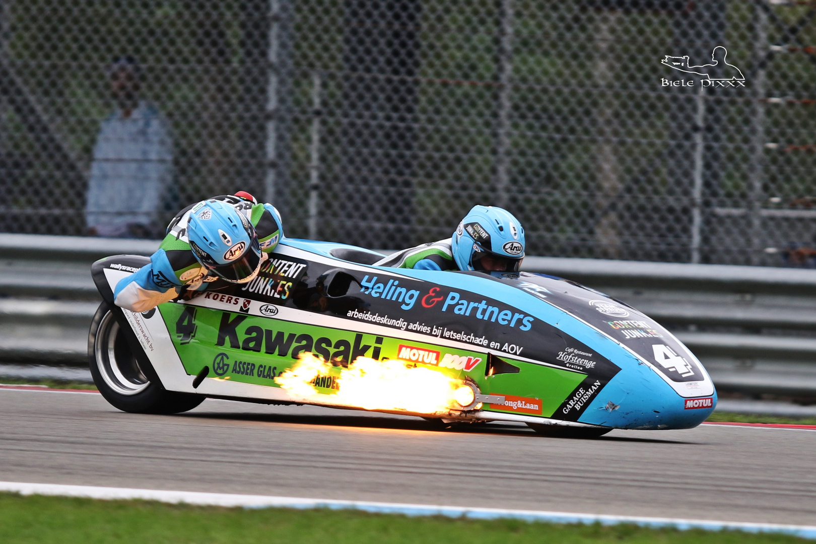 Superside Sidecar spuckt Flammen  