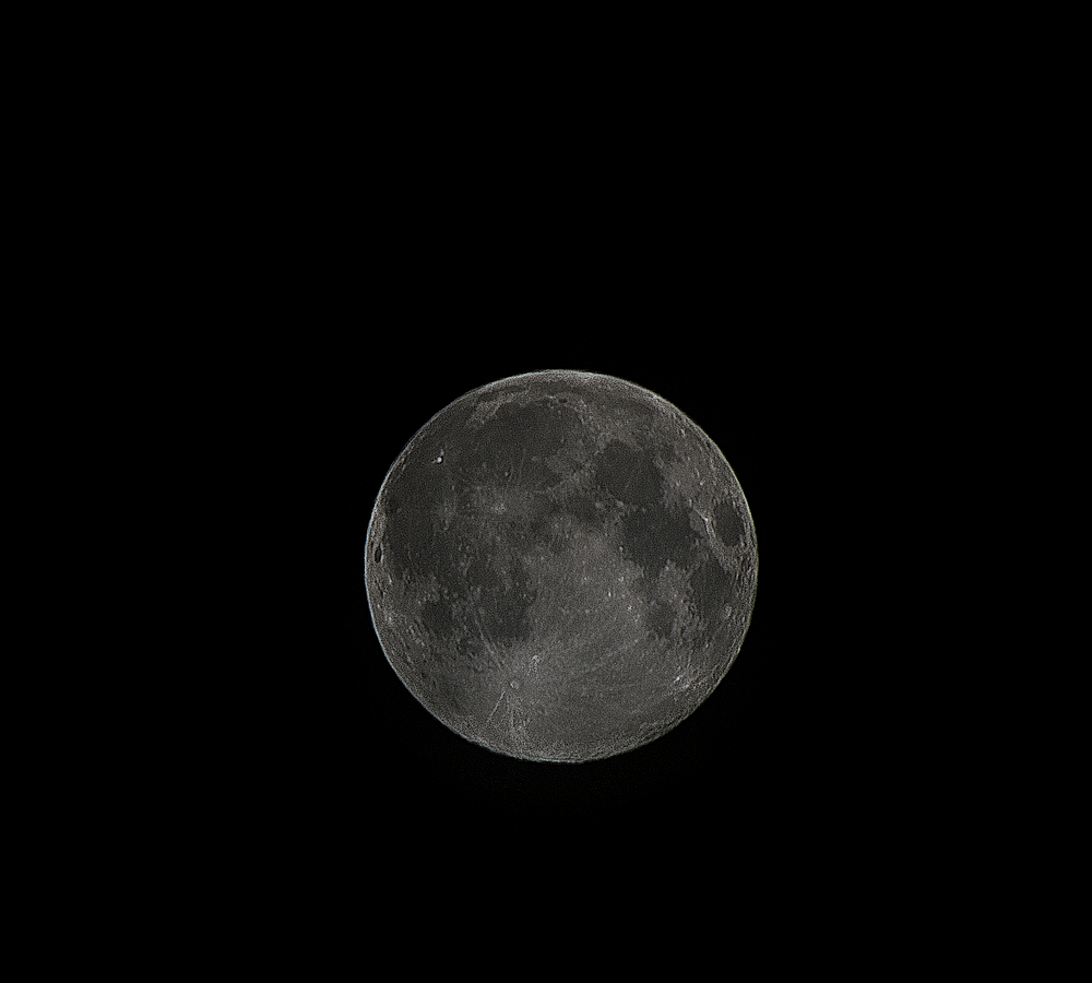 Supervollmond - auch mit Spiegelvorauslösung und Iso 50, f12. nicht besser...??