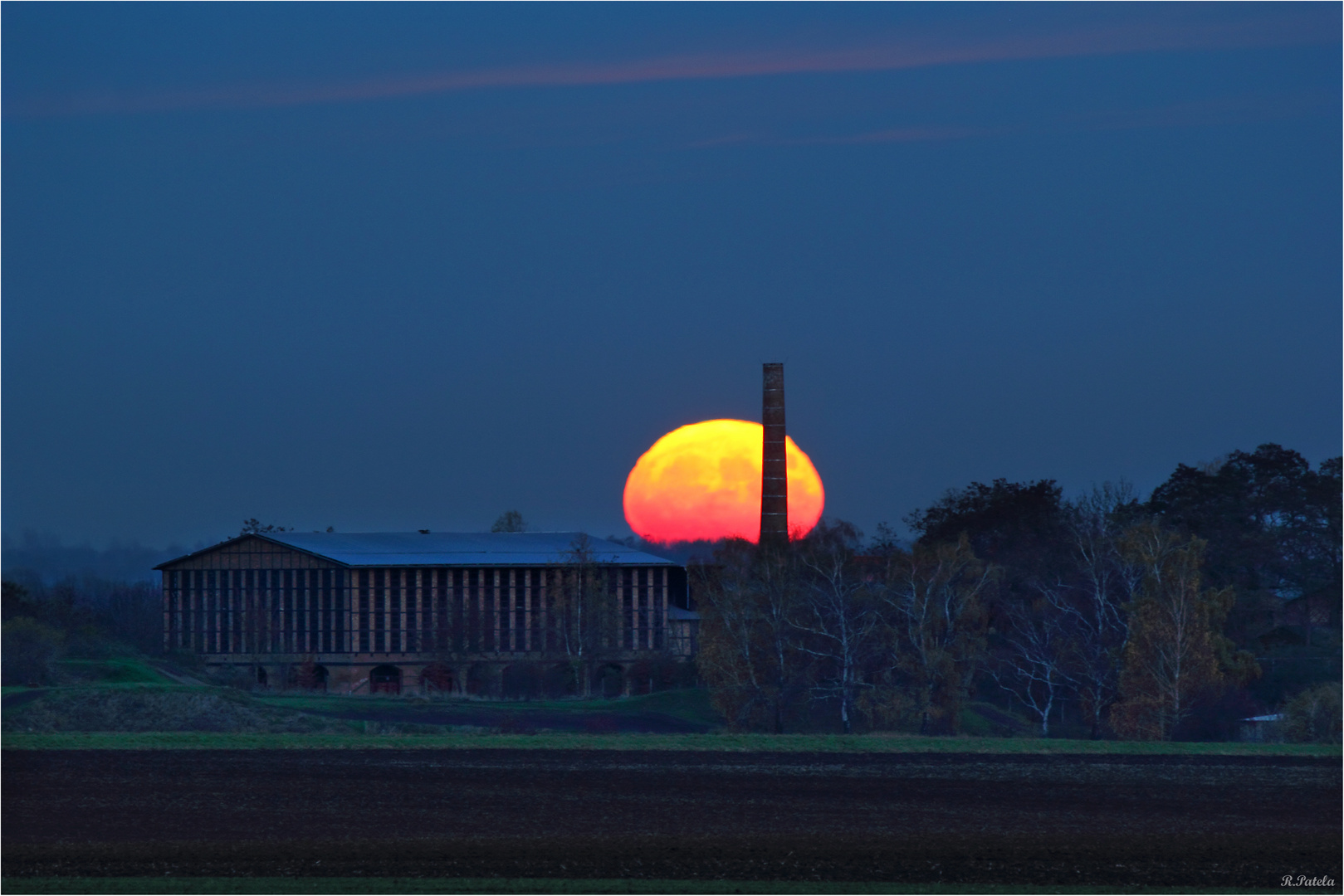 Supervollmond über der Ziegelei...