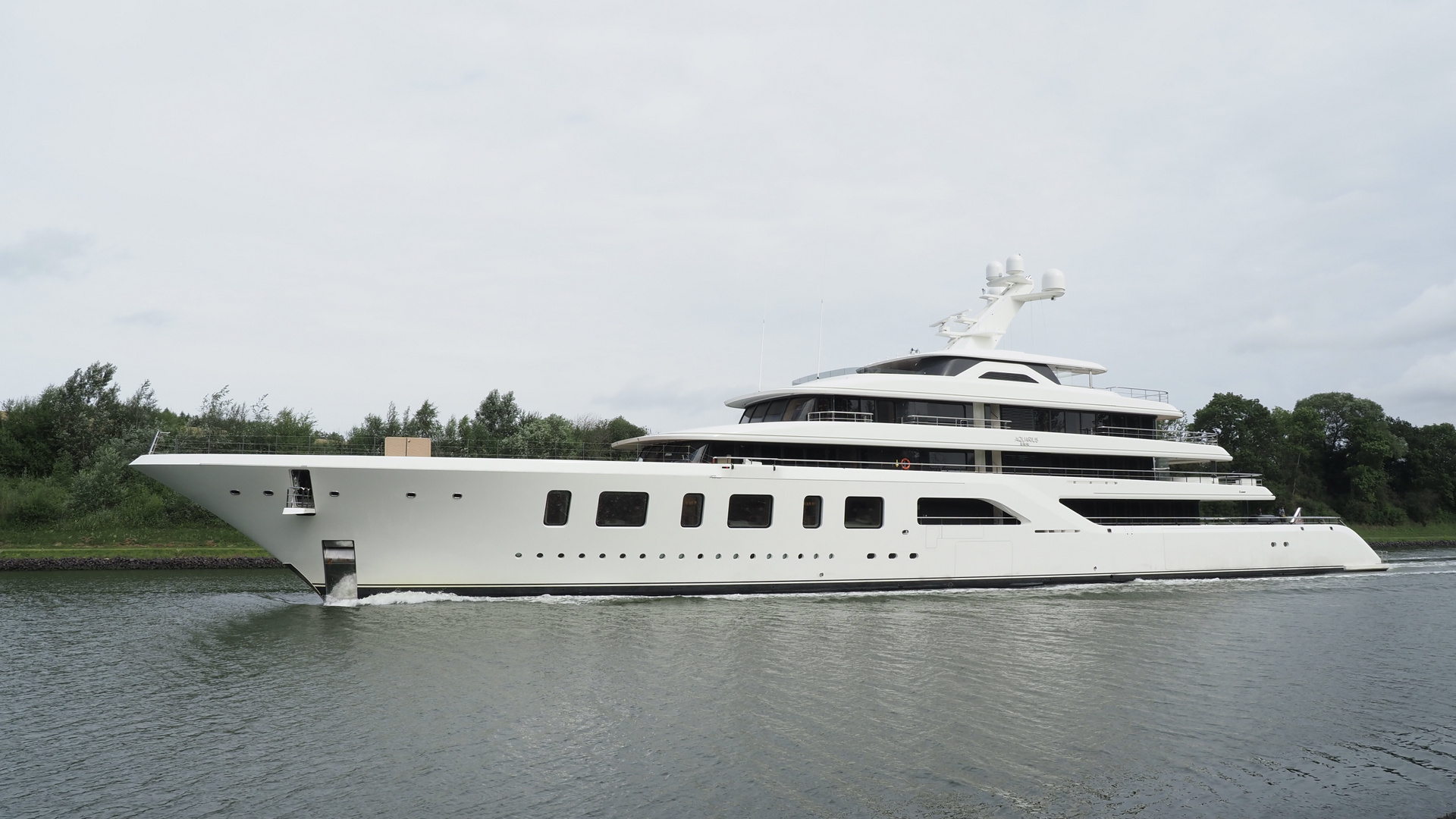 Superyacht AQUARIUS