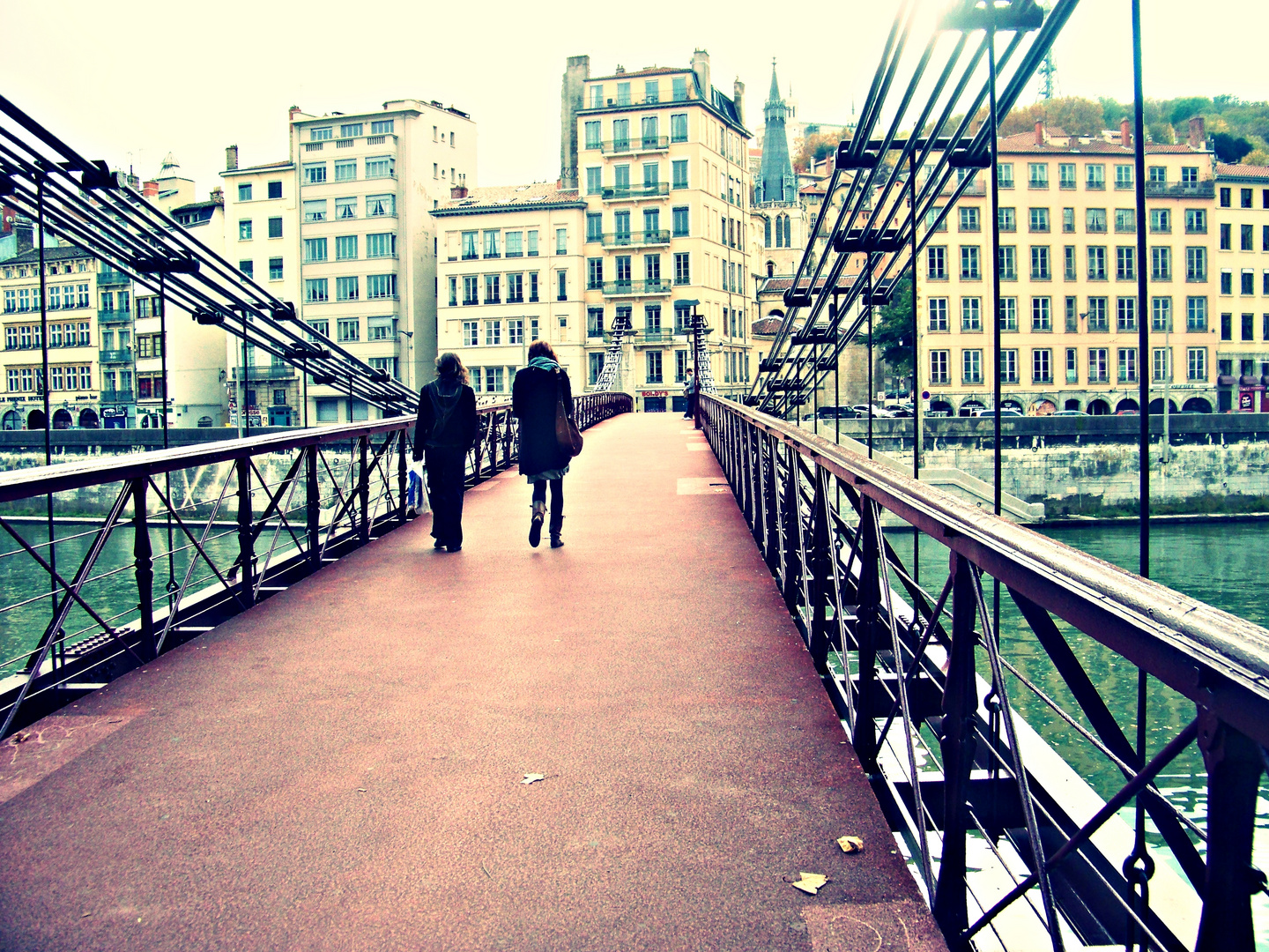 Sur la passerelle