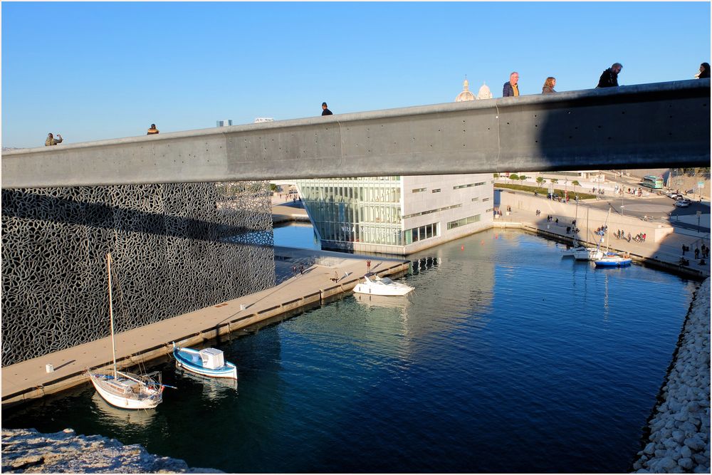 Sur la passerelle