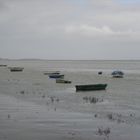 Sur la plage abandonnée ...