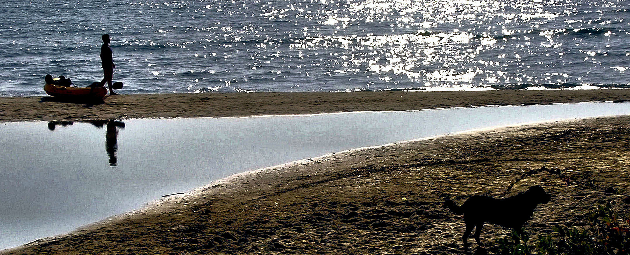 Sur la plage abandonnée...