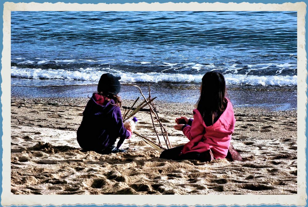 Sur la plage abandonnée...