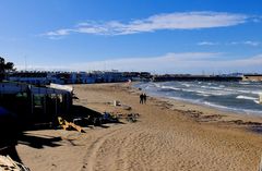 Sur la plage abandonnée...