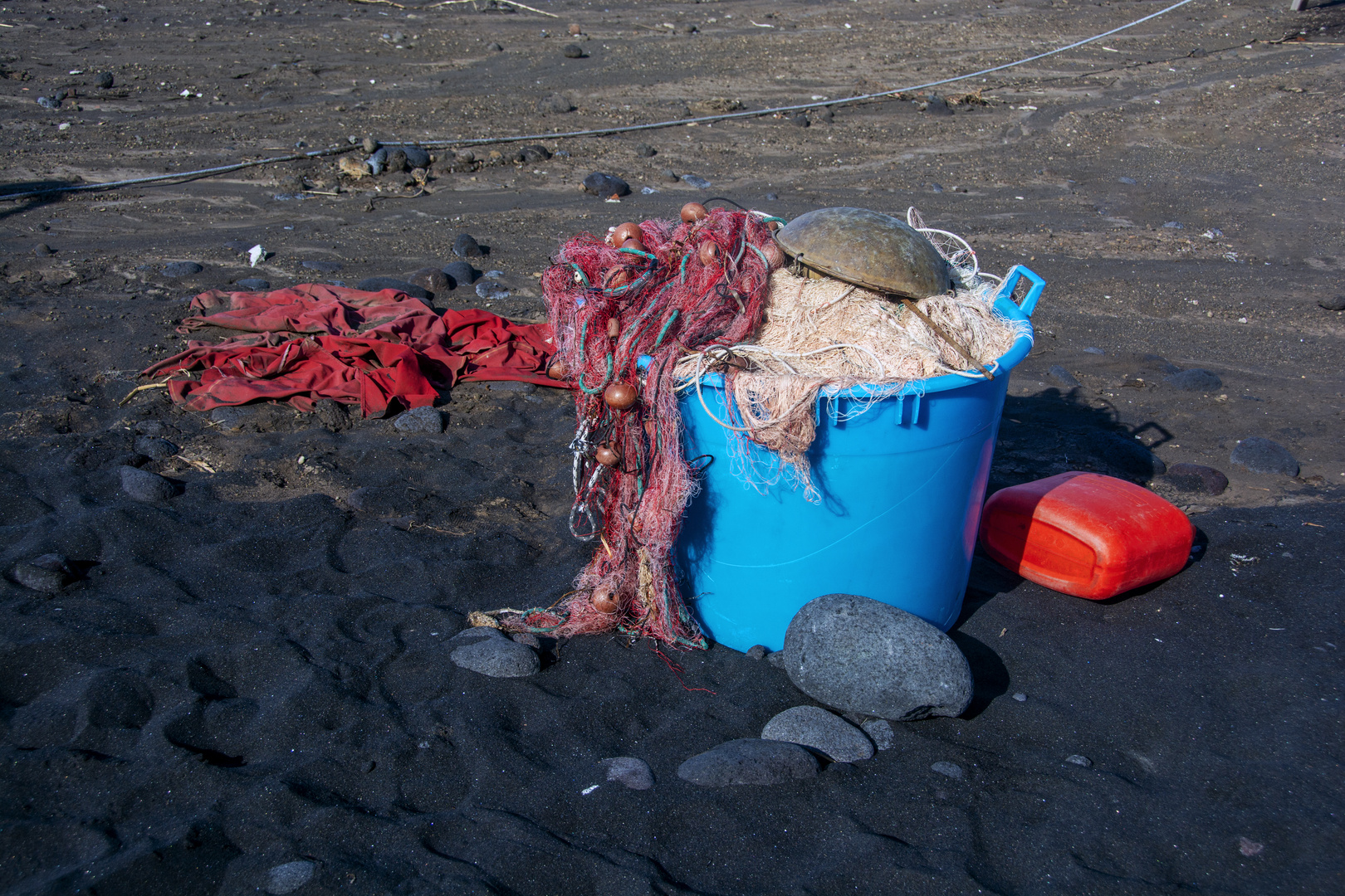 Sur la plage de stromboli, La lave