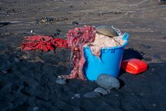 Sur la plage de stromboli, La lave