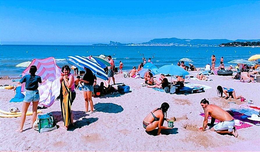 "Sur la plage (pas) abandonnée"