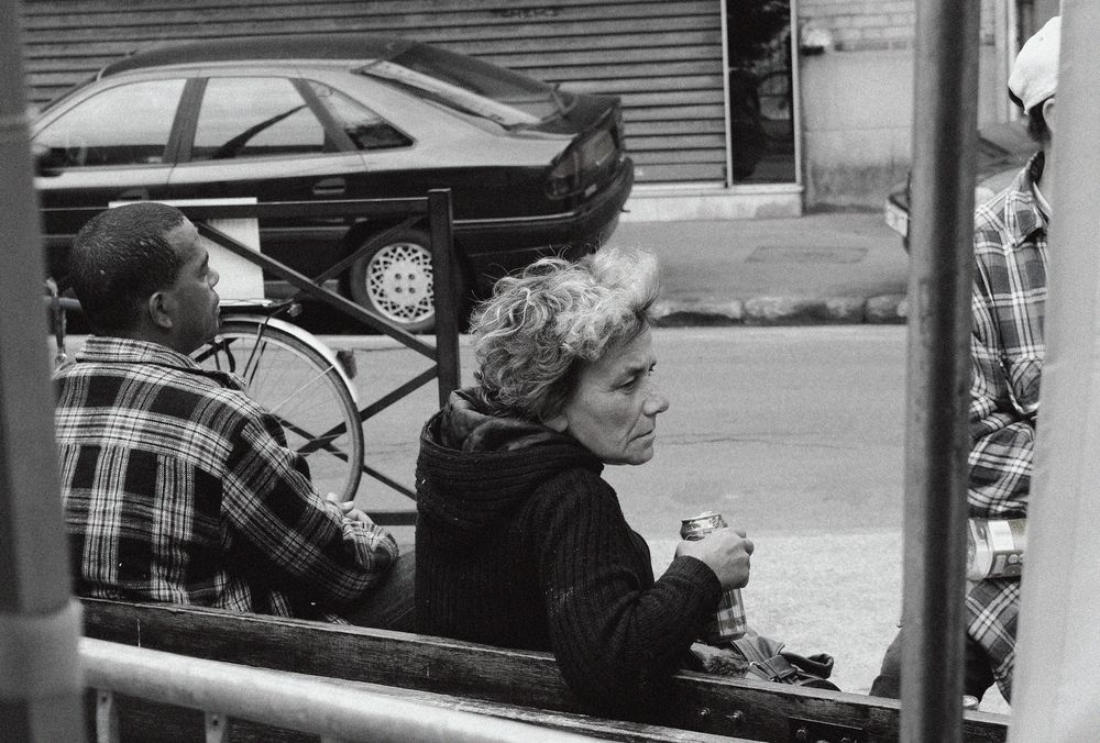 Sur le banc.