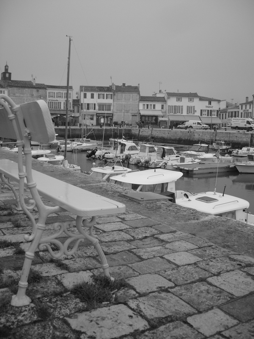 Sur le banc du port..il s'en raconte des choses...