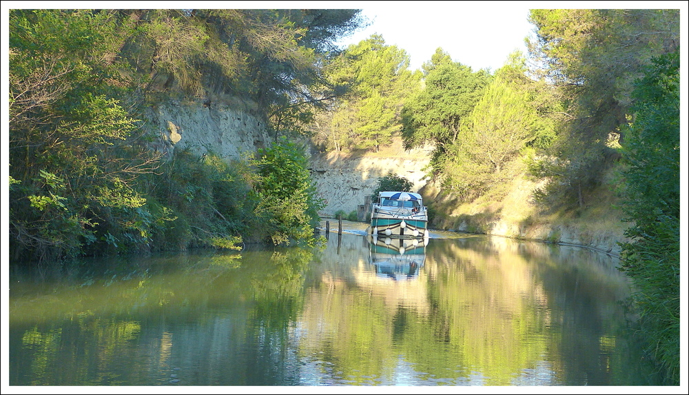 Sur le Canal du Midi après le tunnel de Malpas - direction Béziers (Hérault)