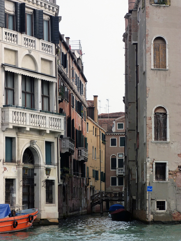 Sur le grand canal .