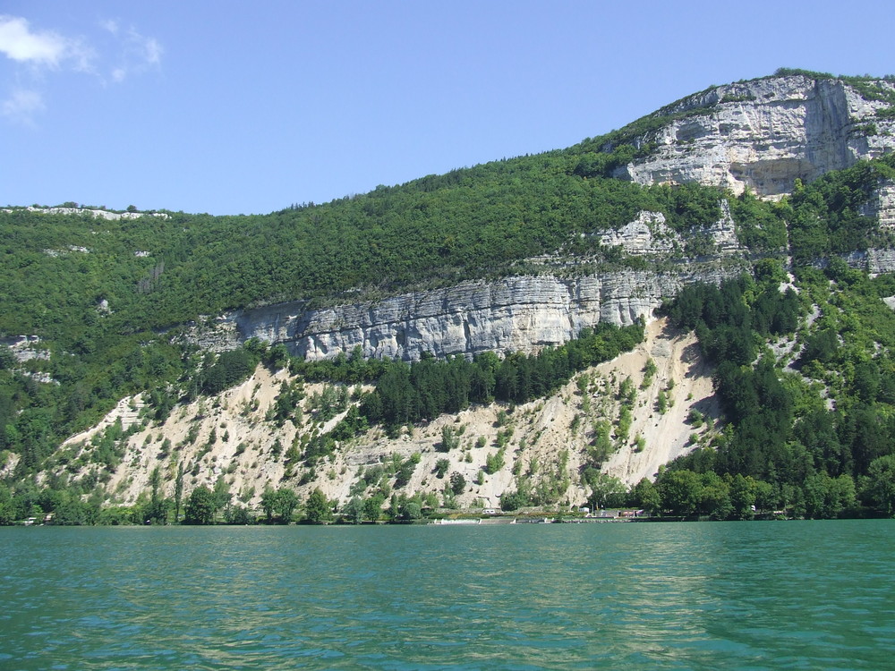 sur le lac de Nantua