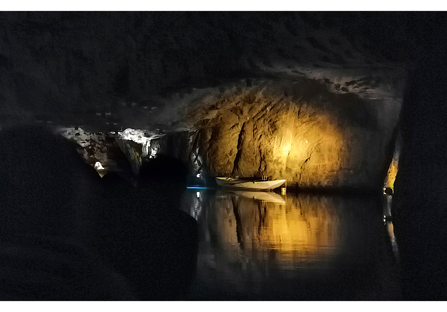 Sur le lac souterrain de St. Léonard