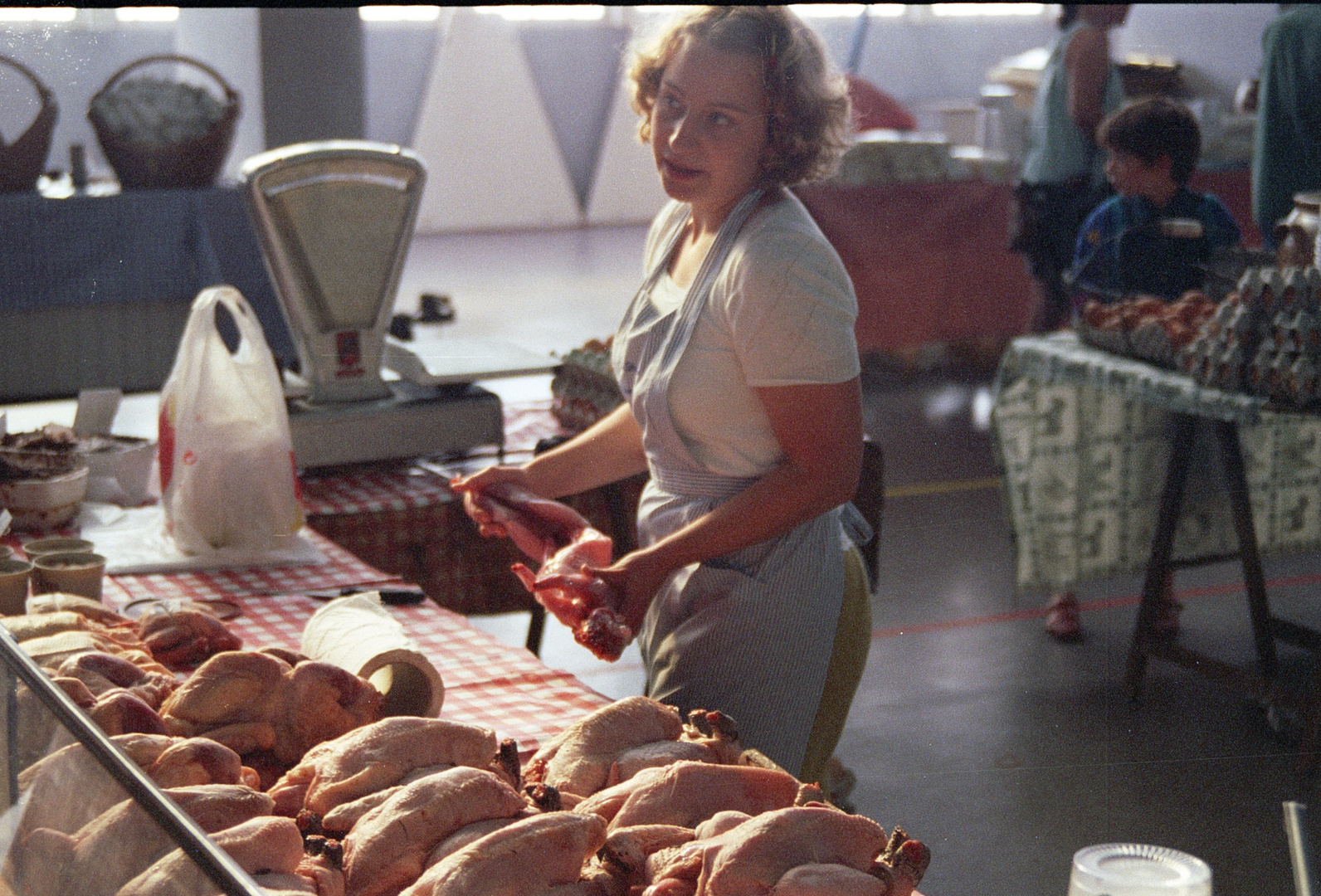 Sur le marché de Coutances, Normandie - 1998