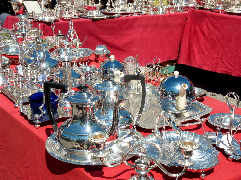 Sur le marché des antiquaires de l'Isle-sur-la-Sorgue