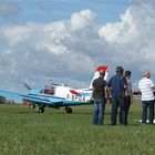 Sur le petit aérodrome .....