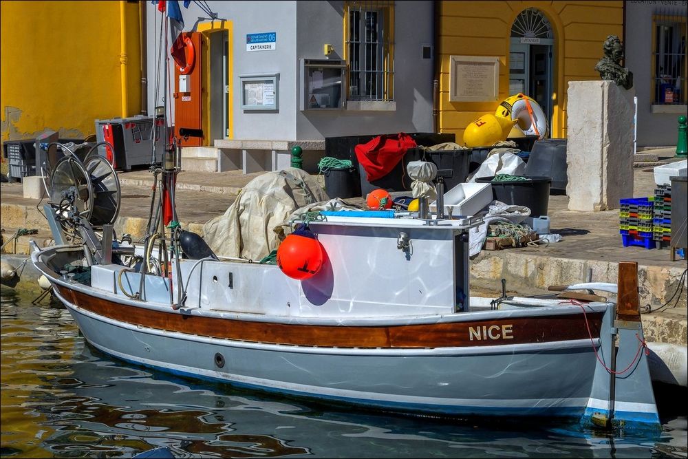 Sur le petit port de Villefranche sur mer