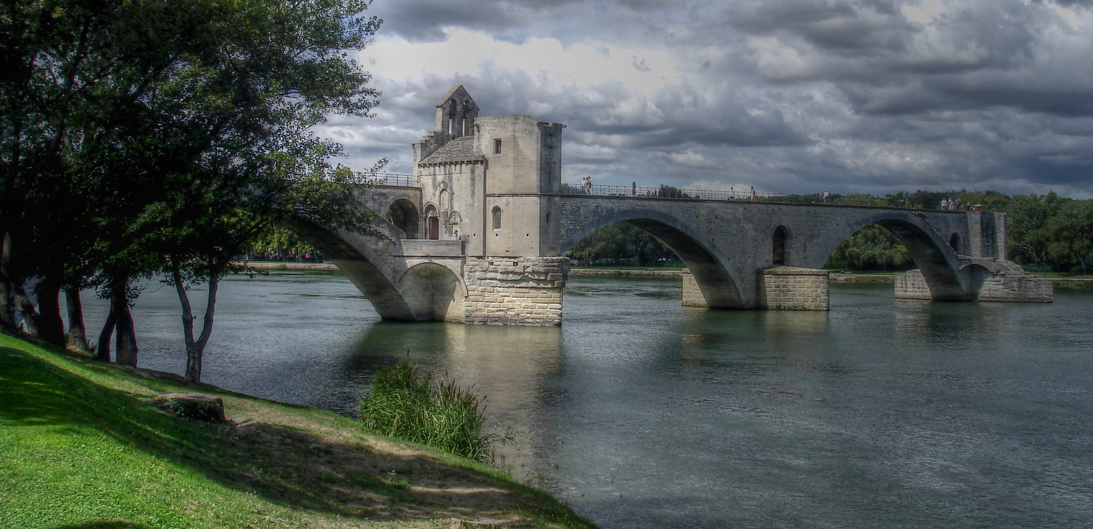 SUR LE PONT ...