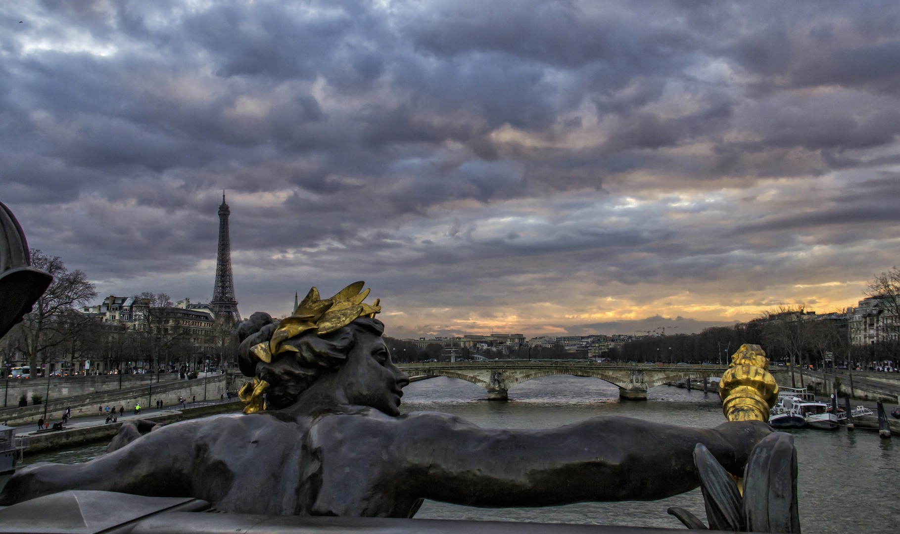 Sur le pont Alexandre III 