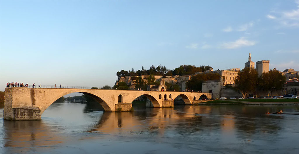 Sur le pont d'Avignon ...