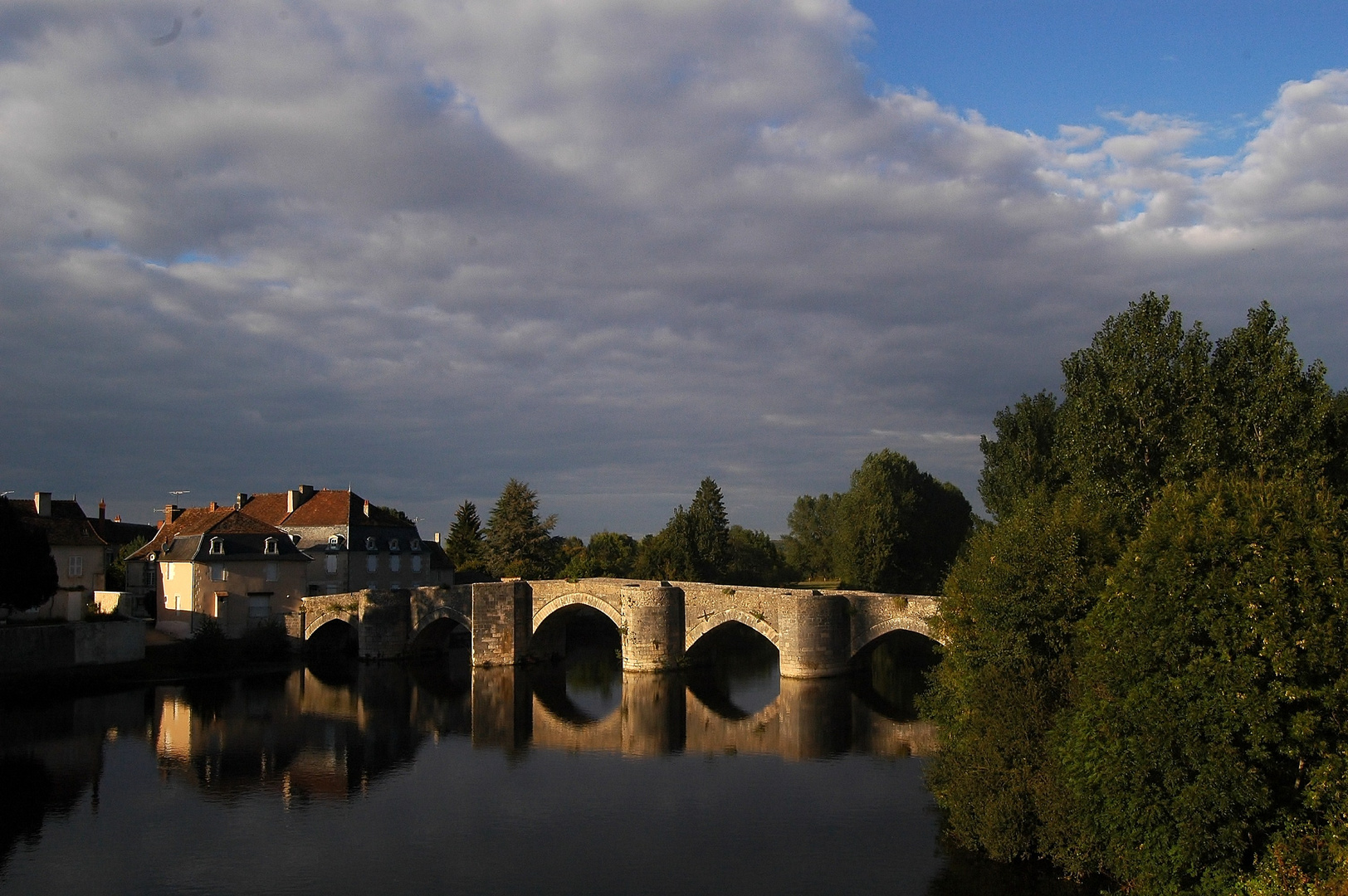 Sur le pont de Chauvigny