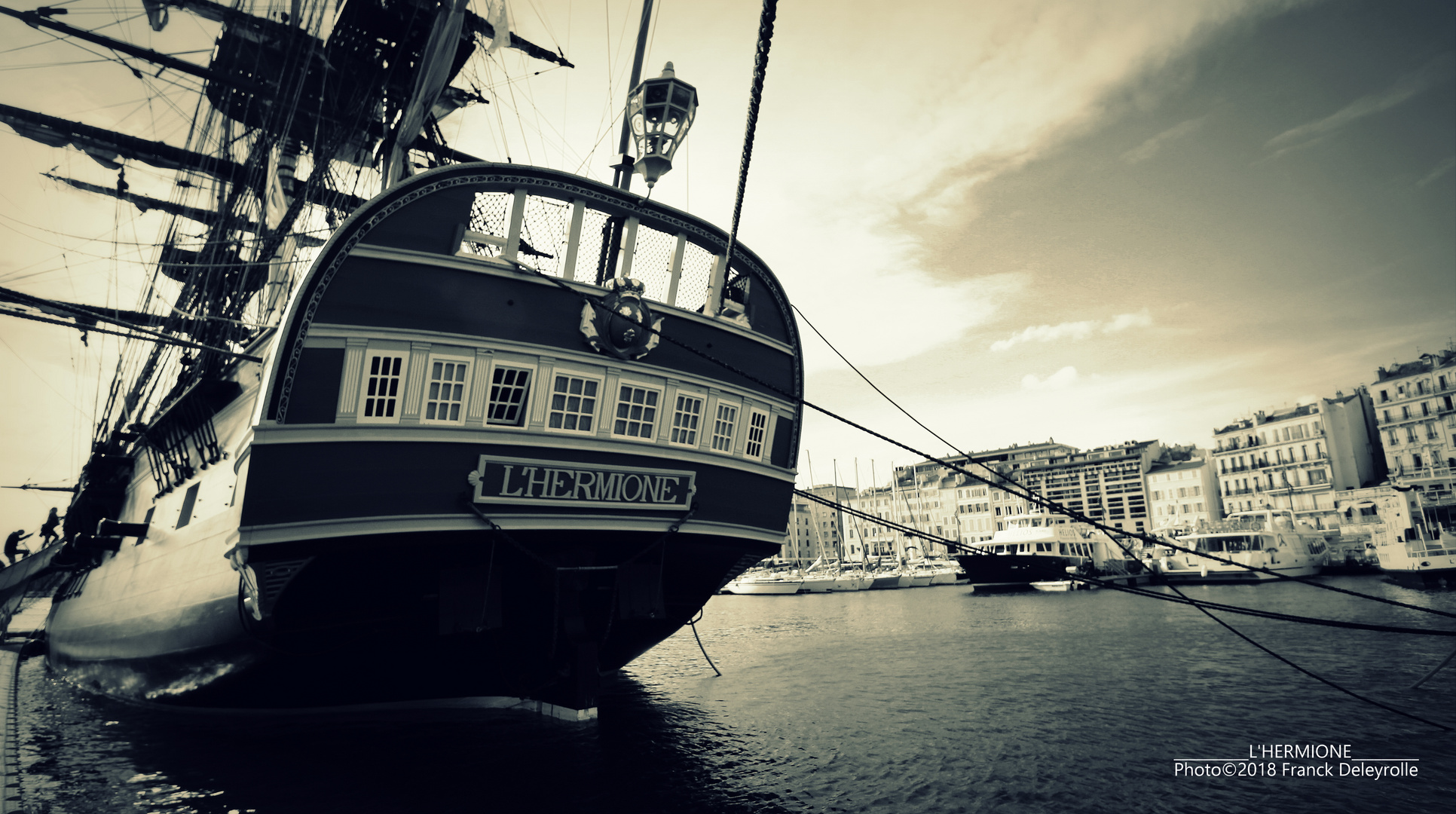 Sur le pont de l'Hermione / (Marseille)