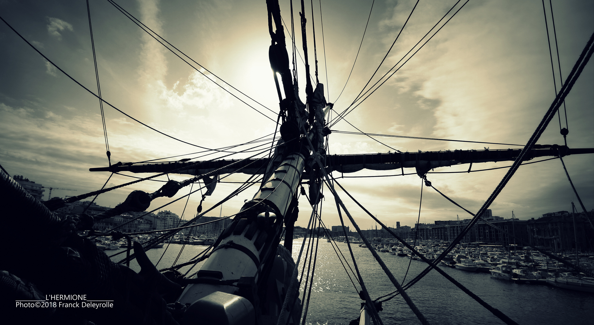 Sur le pont de l'Hermione / (Marseille)