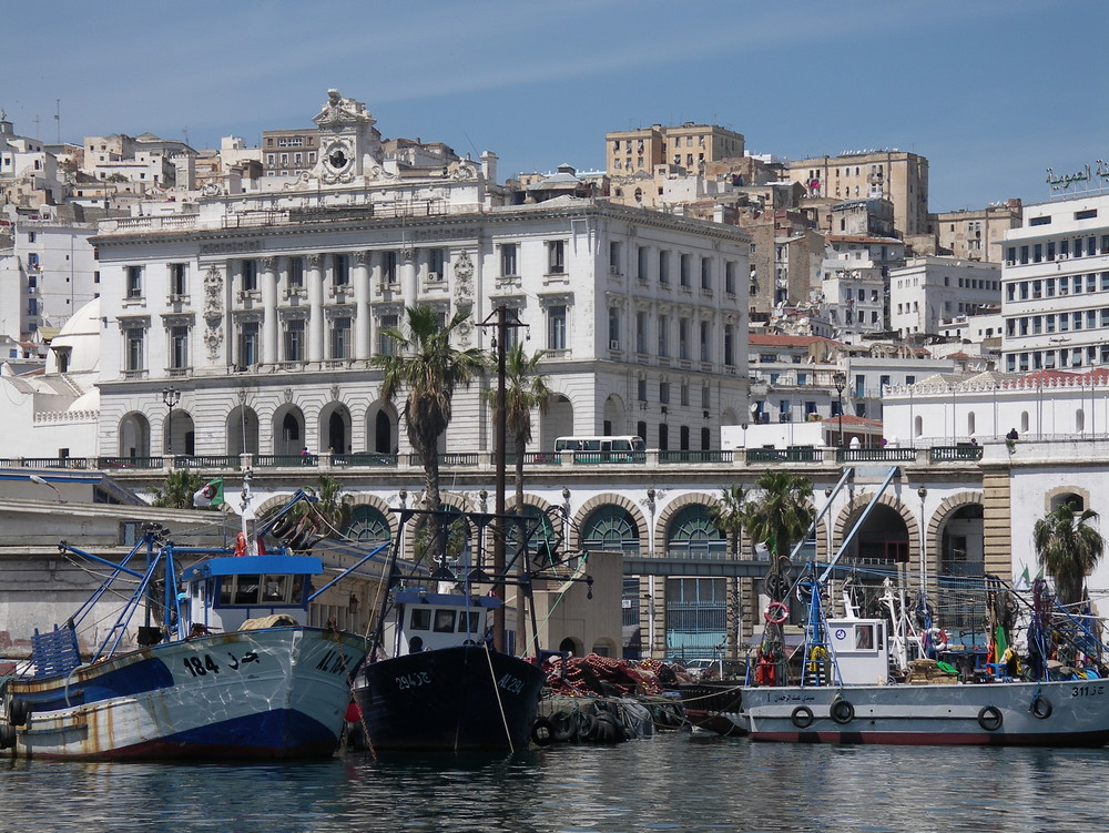 Sur le port d'Alger..