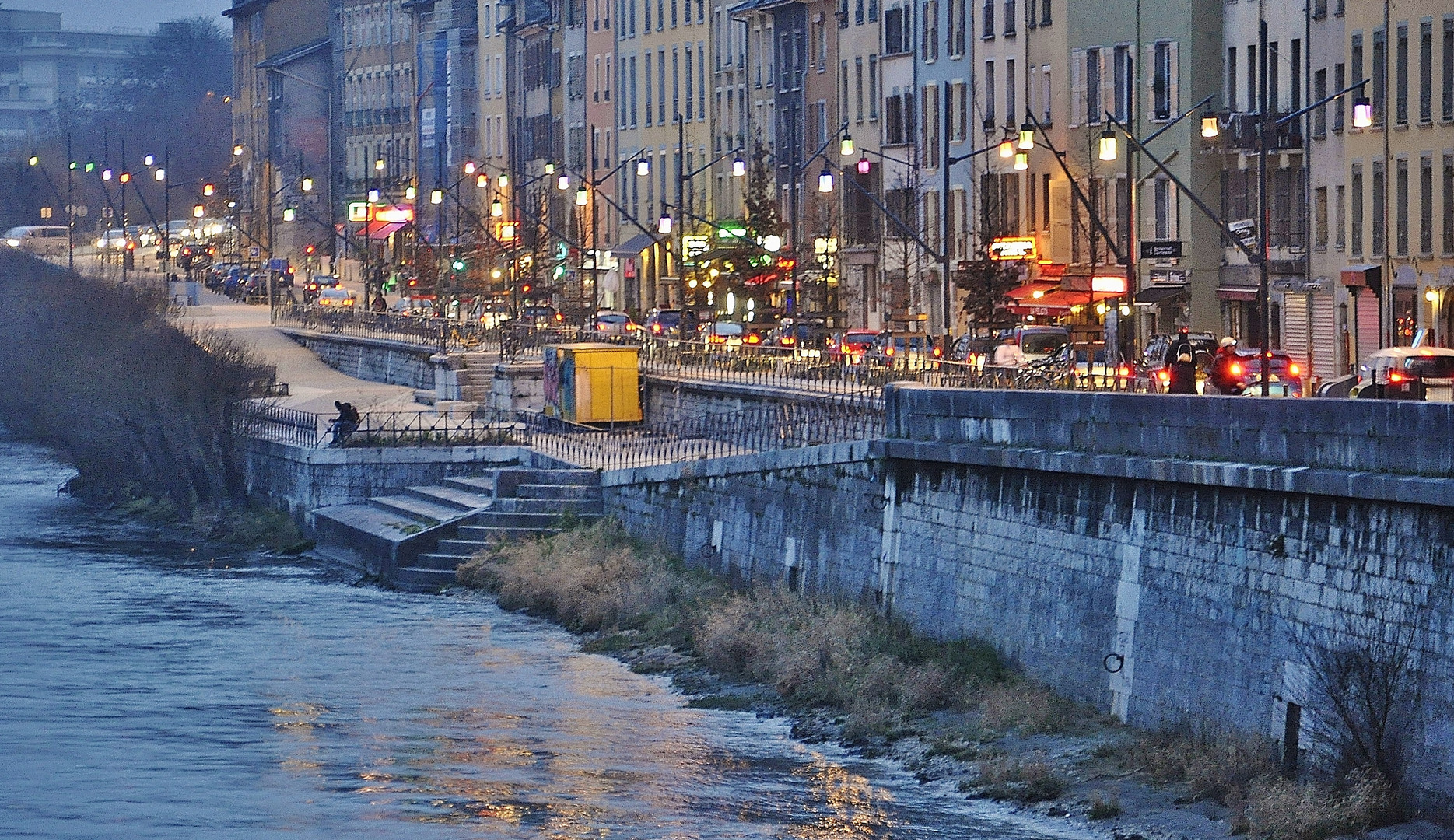 Sur les quais.