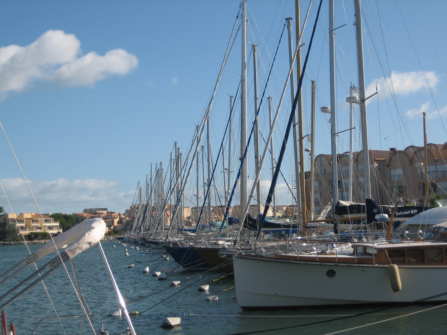 Sur un petit port à Narbonne