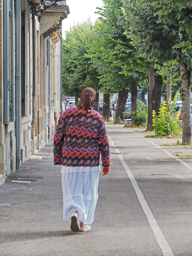 Sur un trottoir d’Agen…