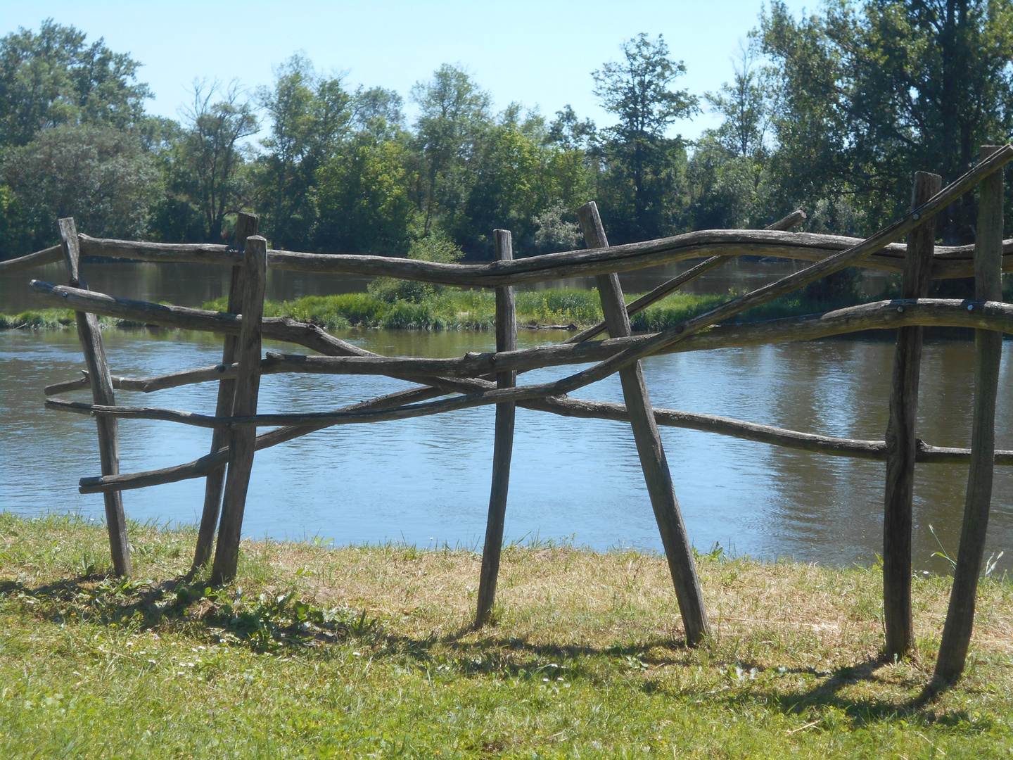 Sur une étape de la "Loire à vélo", paysage le long d'un bras de Loire à Chouzé s/Loire (37) 