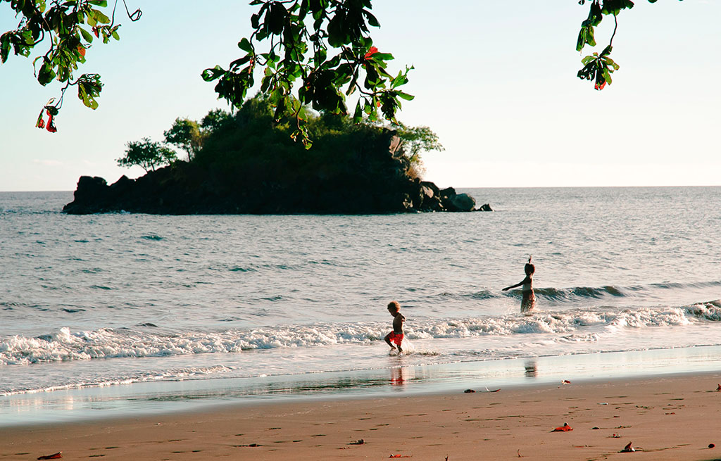 Sur une plage dans l'océan Indien